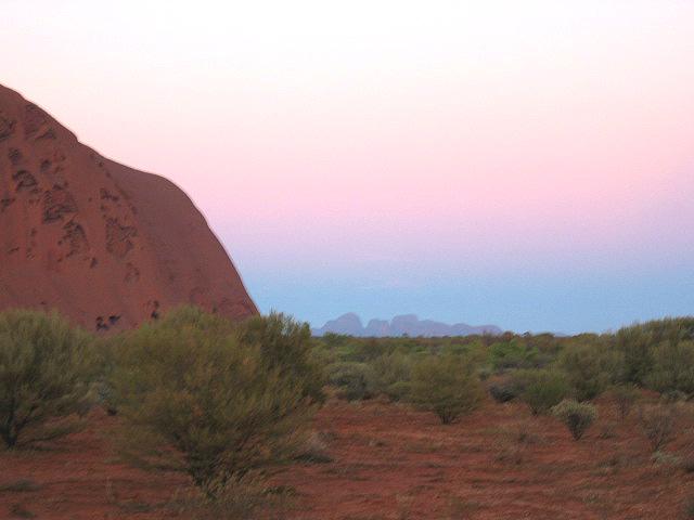 A 335 Lever de soleil sur les Olgas.jpg